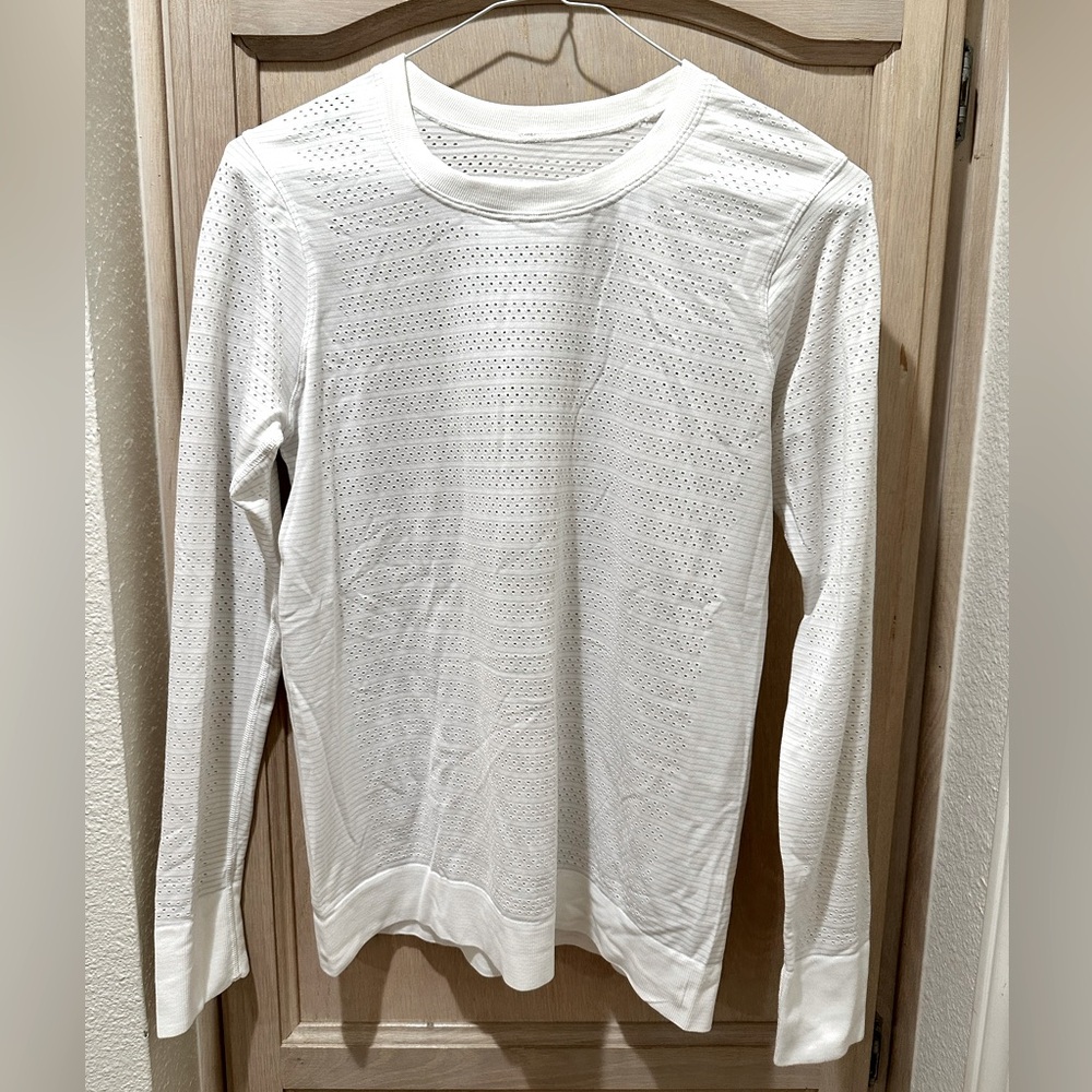 Lululemon (like new) Swiftly Relaxed Long Sleeve in White, Size 6.